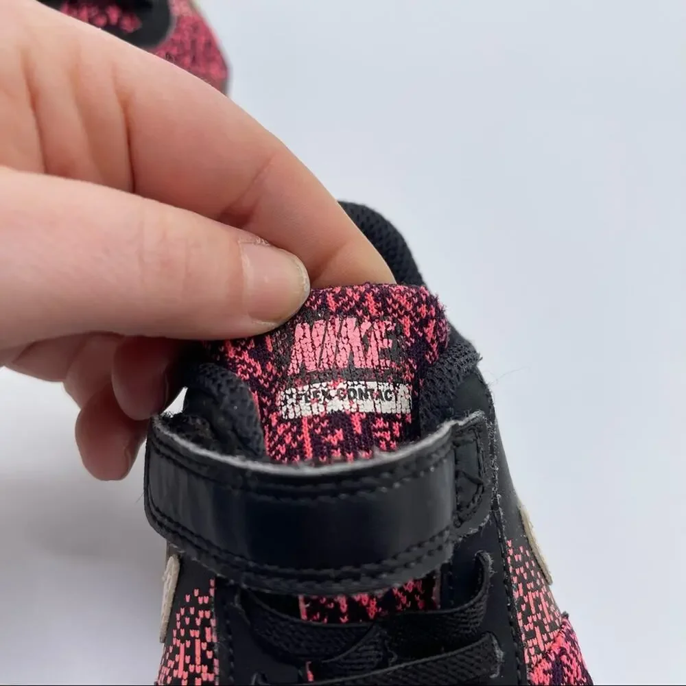 Nike Flex Contact, Youth Sneakers, Size 7C. In good used condition!